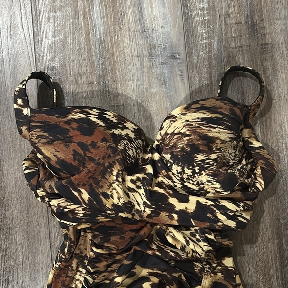 Soma Leopard Print One Piece Slimming Swimsuit Size 12 - Picture 3 of 8